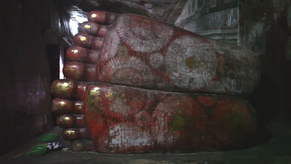 DAMBULLA, SRI LANKA - FEBRUARY 2014: The view of a sleeping Buddha's feet at the Golden Temple of Da alt