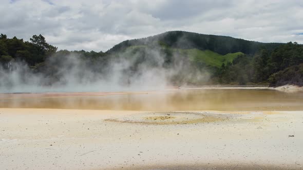 Wai-O-Tapu Geothermal Park alt
