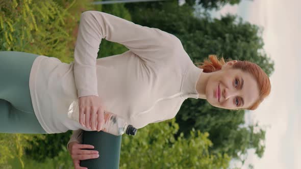 Vertical Screen Woman getting ready doing sports looking to camera. alt