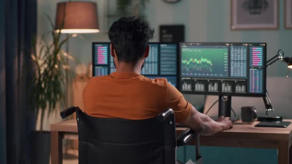 Anonymous Trader on Wheelchair Using Computer alt