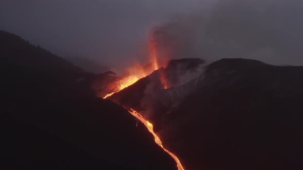 Aerial view of Volcan Cumbre Vieja, La Palma, Canary Islands, Spain. alt
