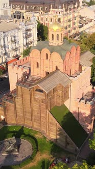 Golden Gate in Kyiv Ukraine alt