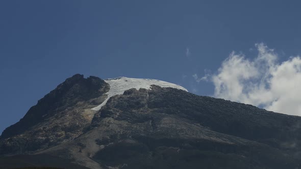 Time lapse view of Nevado del Tolima, a volcano in Tolima, Colombia alt