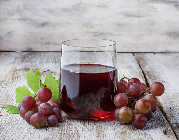 glass of grape juice