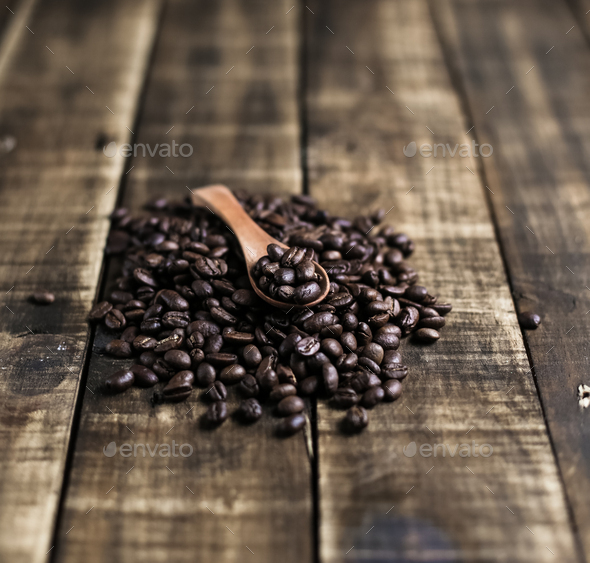 coffee beans with wooden spoon