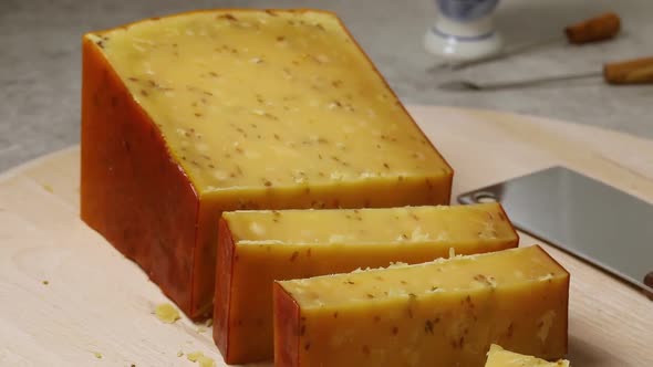  Traditional mature old cumin Dutch cheese alt