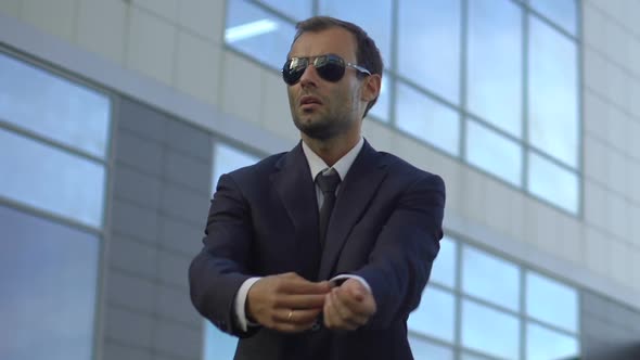 Male Security in Suit Monitoring Safeness of District, Personal Vip Bodyguard alt