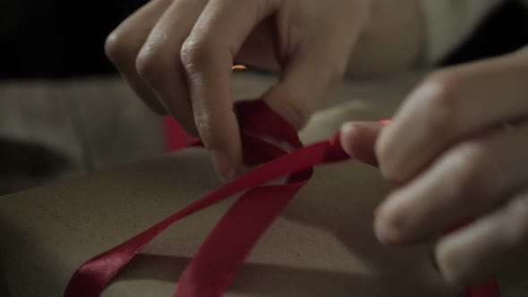 Open Christmas Gift alt