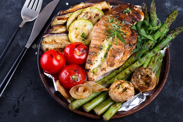 Cast Iron Skillet Chicken Breast with Vegetables