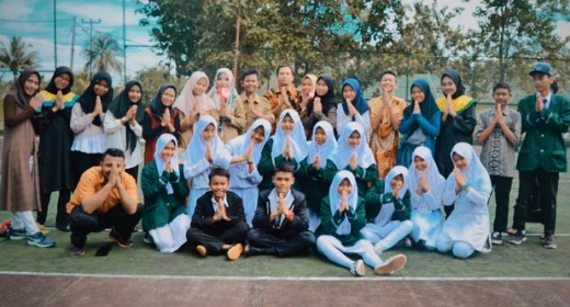 Waktunya bahagia bersama teman teman