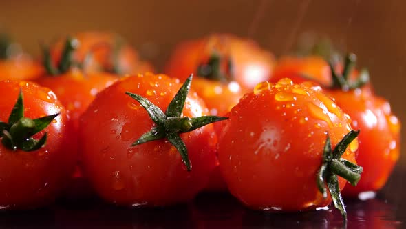 Beautiful Red Tomatoes With Drops of Water Macro Video, Raw Organic Vegetables Food Fresh Tomato alt