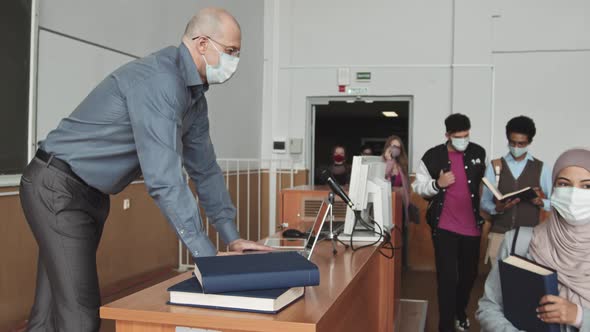 University Professor Tracking Students Attendance in Class alt