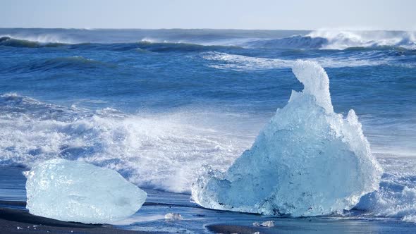 Ocean Waves Washed Icebergs alt