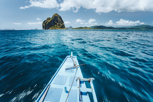 Traditional banca boat arriving amazing Pinagbuyatan Island. A small circular island with huge - Stock Photo - Images