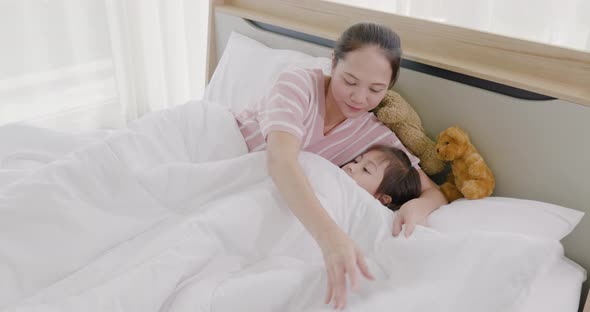 Mother and daughter are sleeping on the bed 4