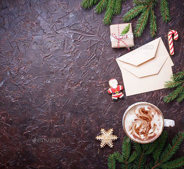 Tưởng tượng một buổi sáng Giáng sinh đầy thơ mộng, bạn ngồi uống một tách latte đậm đà và thư viết của bạn xuất hiện trên một phông nền rực rỡ, đầy hi vọng. Phông nền Giáng sinh với latte và thư viết sẽ làm bừng sáng bầu không khí lễ hội và tràn đầy tình yêu thương.