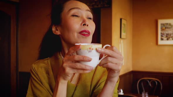 Elegant Japanese woman enjoying a coffee alt