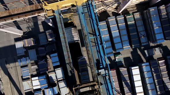 Production Crane for Rearranging Loads at the Factory alt