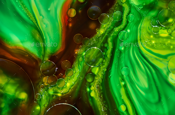 The green dyes in water and oil