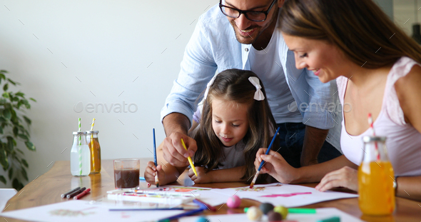 Mom and dad drawing with their daughter