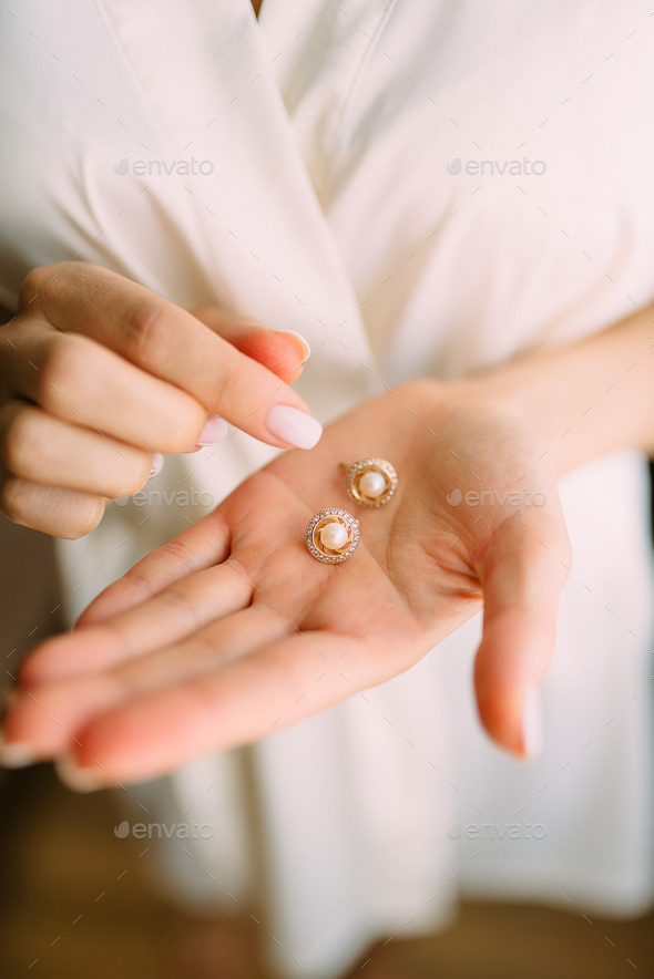 Bride earnings - Stock Photo - Images