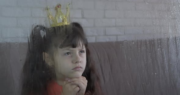 Sadness in Crown alt