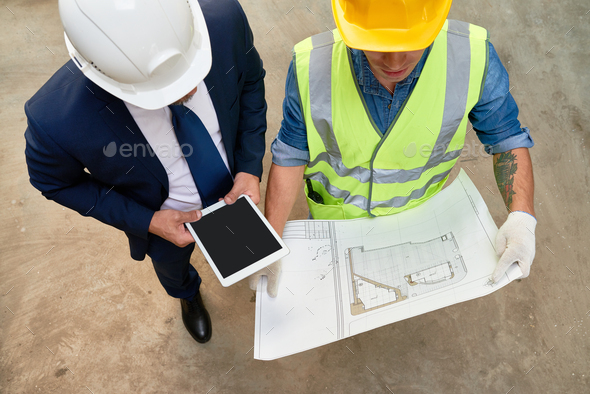 Working Meeting of Foreman and Architect