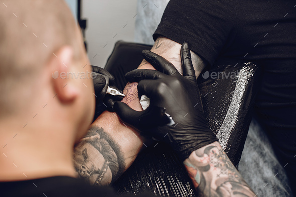 Man doing a tattoo in a tattoo salon