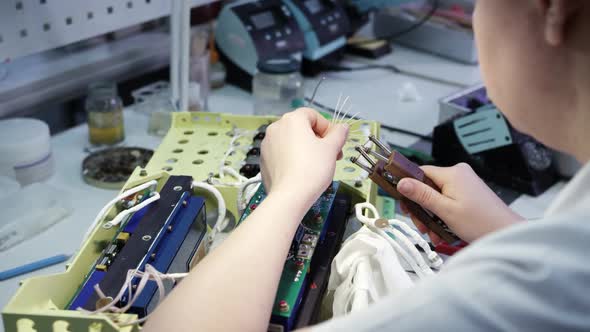 Manual Manufacturing of a Complex Device in a Factory