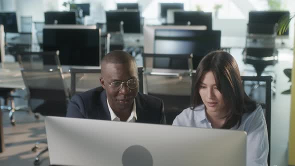 Creative Business Colleagues Using Desktop Computer in Office alt