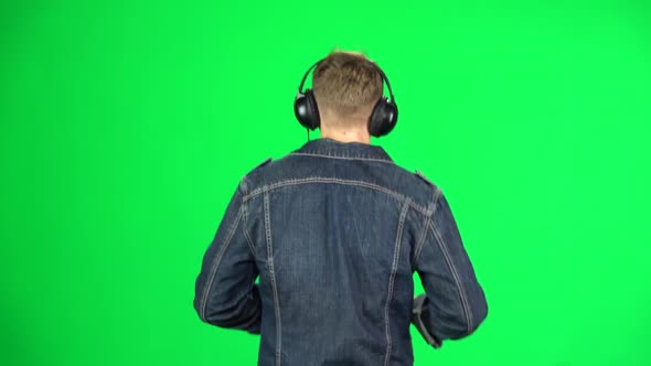 Back View of Guy in Big Headphones Is Running, Chroma Key. Slow Motion alt