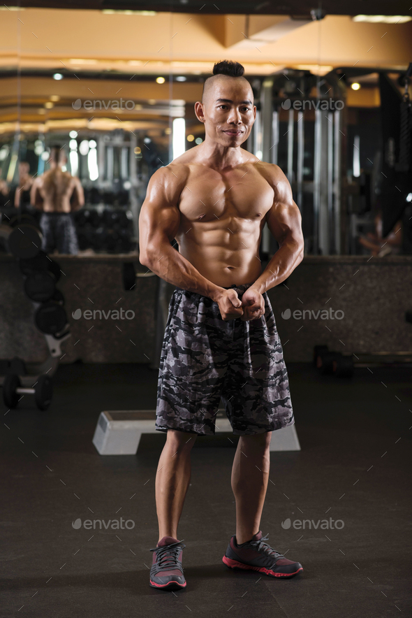 Young Bodybuilder Flexing Muscles Side Chest Pose-103214 | Meashots