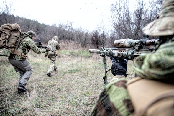 Commando army soldiers fighters squad rushing in woodland - Stock Photo - Images