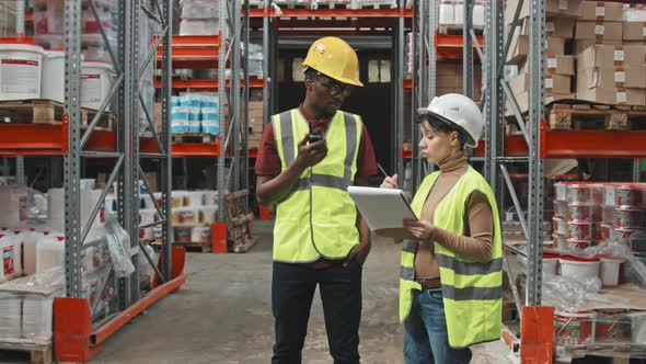 Warehouse Workers Having Conversation at Work alt