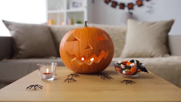 Jack-o-lantern and Halloween Decorations at Home alt