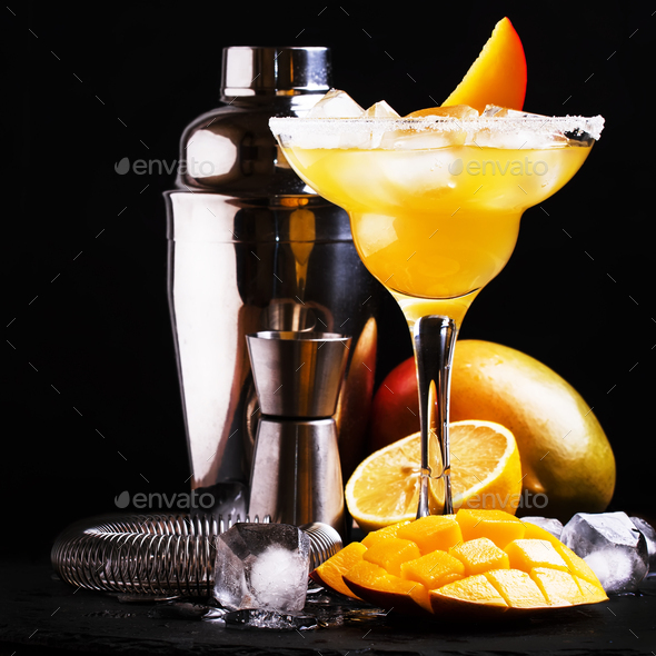 Mango daiquiri, alcoholic cocktail