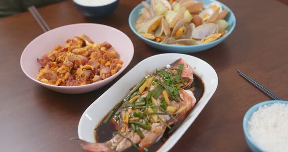 Home cooking with steamed fish, fry egg of pork and fry of clam alt