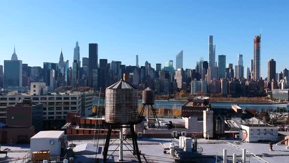 Water Tower On Rooftops Overlooking The Residential Building At Hunter's Point South In Long Island, alt