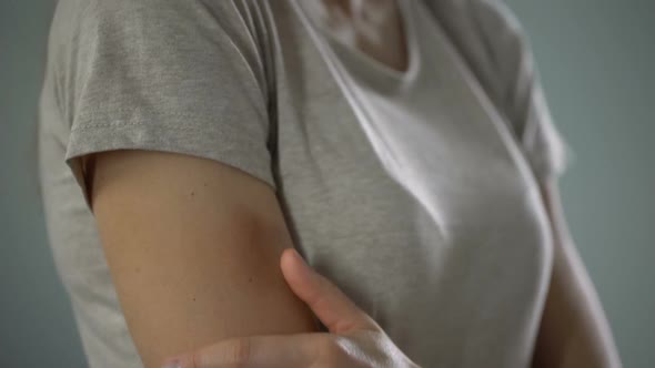 Bruised Woman Trying to Protect Herself From Offender, Assault in Family, Victim alt