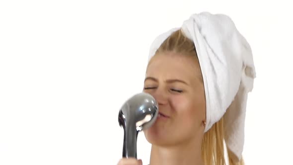 Sexy Woman Singing Under Shower. Close Up, Slow Motion alt