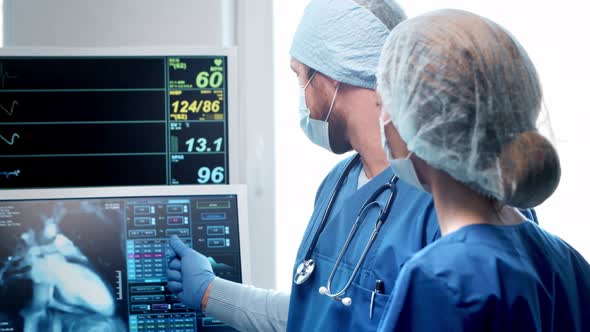 Professional medical doctors working in emergency medicine. Portrait of surgeon and the nurse. alt