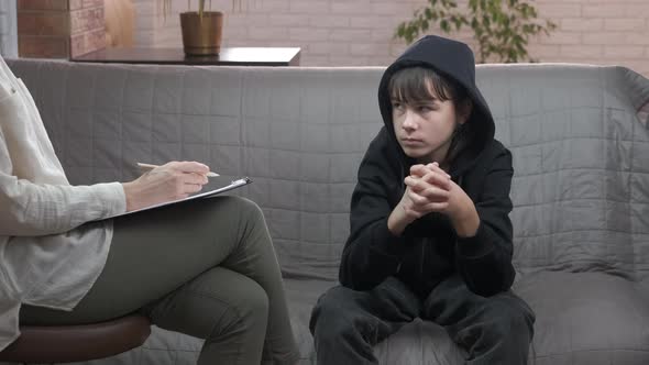 Psychologist Visit alt