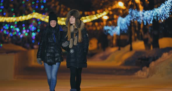 Pretty Girls Walk in the Winter alt