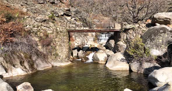 Gorgeous shoot of the river flow alt