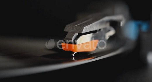 Vinyl record player