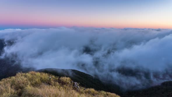Magic Morning above Foggy Clouds Moving in Valley in New Zealand Mountains Nature alt