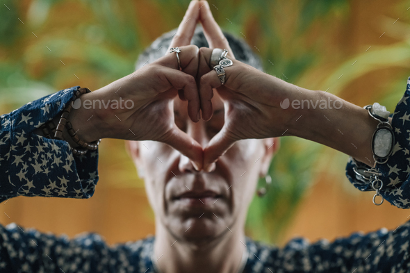 Kalesvara or Mind Calming Mudra for Self-Healing and Better Control of Thoughts and Emotions