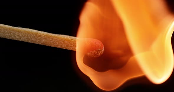 Igniting Matches against Black background, Slow motion 4K alt