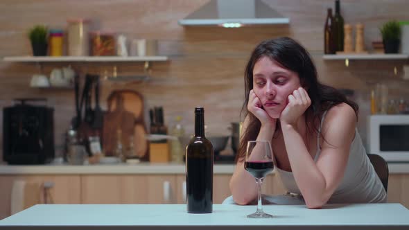 Alcoholic Person Trying to Refrain alt