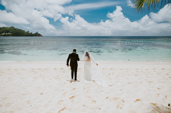 honeymoon wedding couple on beach resort